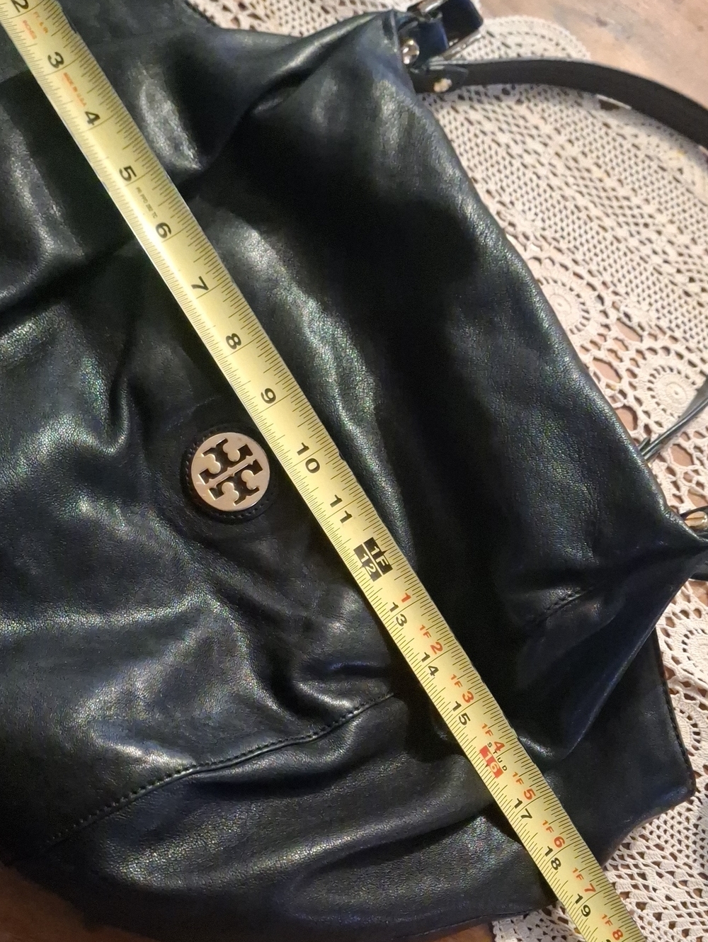 Tory Burch Pre-loved Hobo Bag - Picture 10 of 11